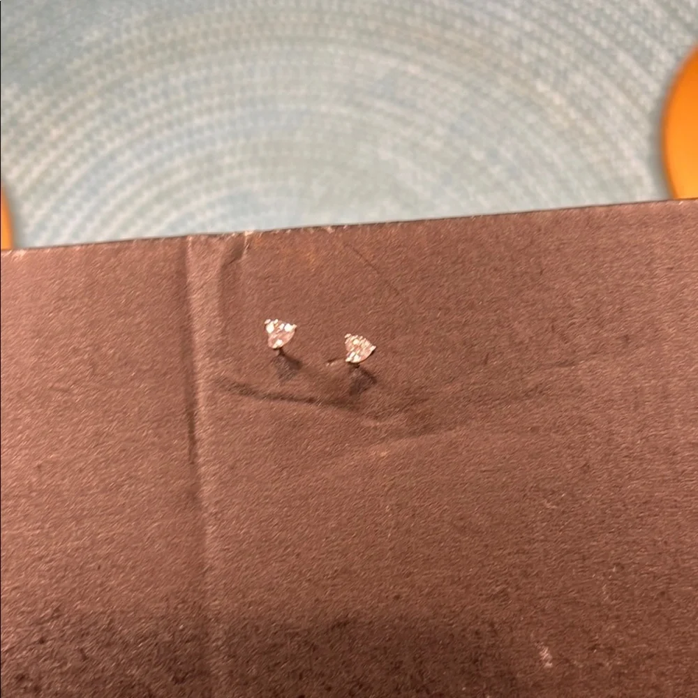 NWOT Heart Cubic Zirconia Stud Earrings 3mm Never Worn, NEW!!